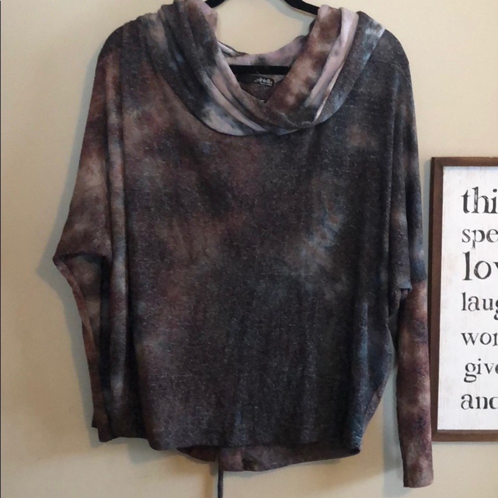 Size Large: Tie die top